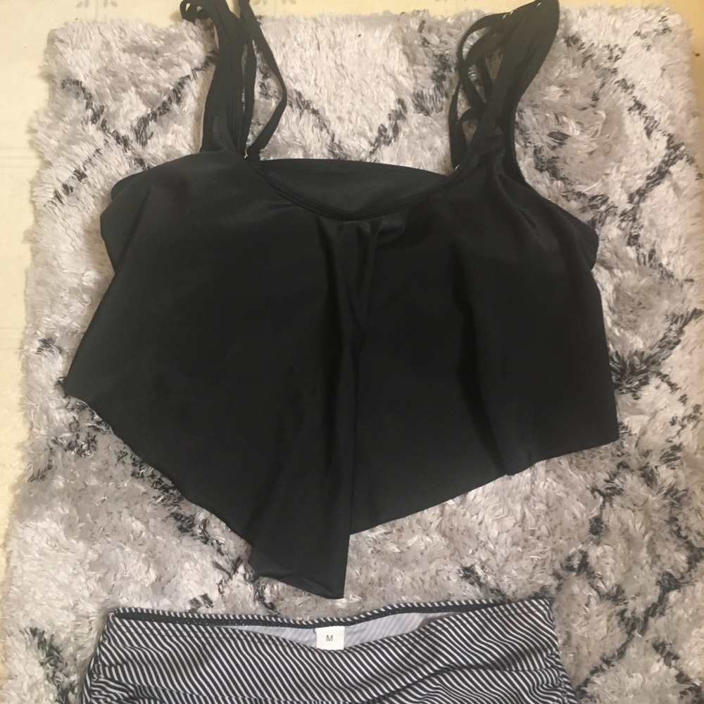 Swimsuit black and white. Size medium. Super cute!
